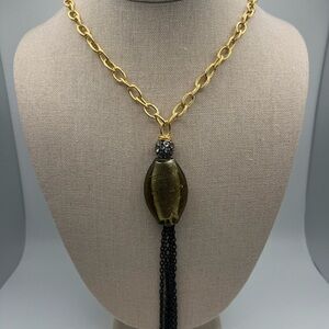 Elegant Gold and Black Pendant Necklace